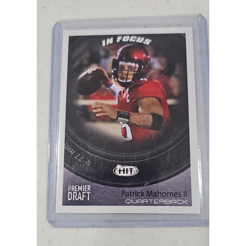 2017 Sage Hit - In Focus Patrick Mahomes II #43 (RC)